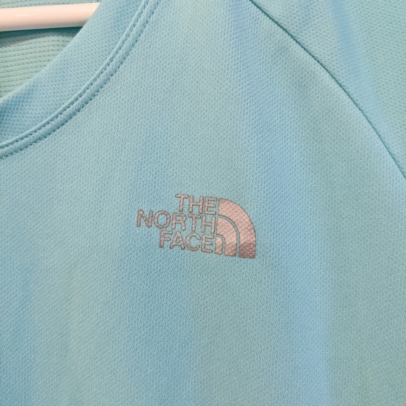 *10/$25* Women's The North Face Tee - Size Small - Picture 2 of 5